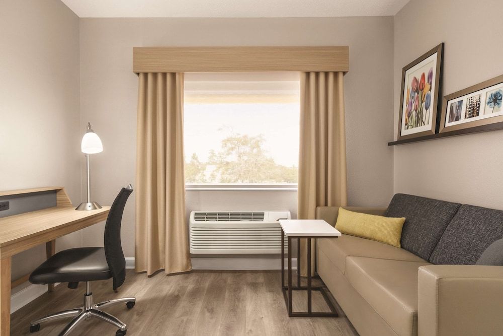 Baymont Inn and Suites by Wyndham The Woodlands - photo 7
