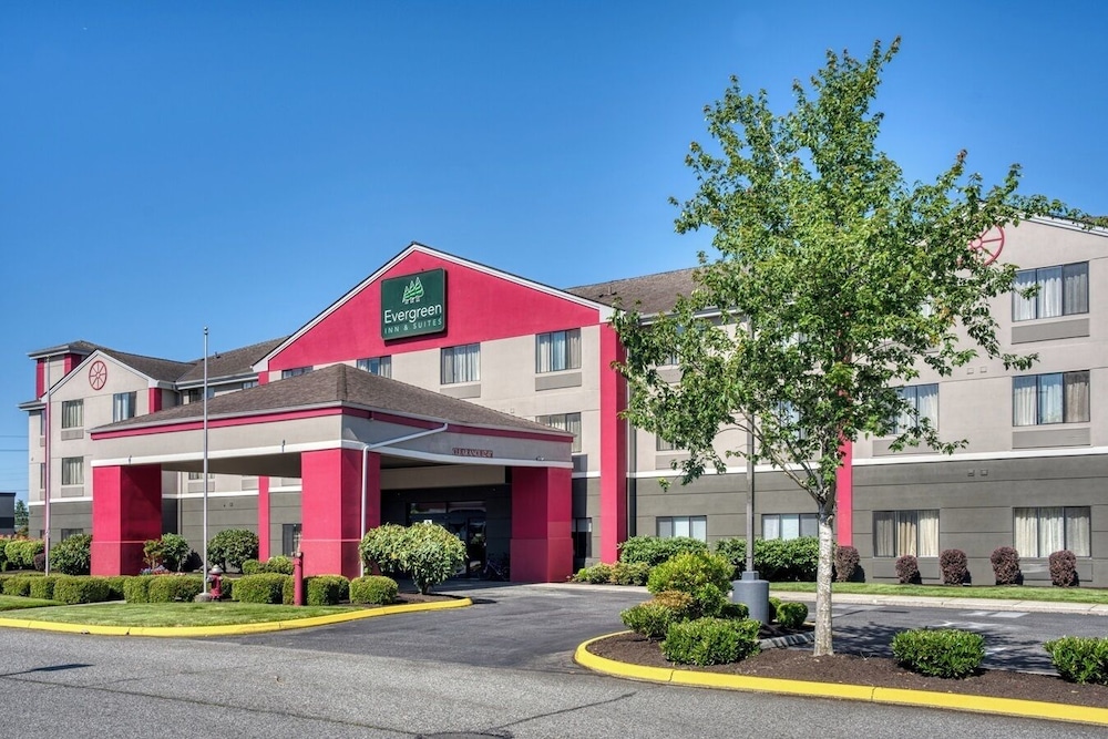 Evergreen Inn and Suites - photo 37