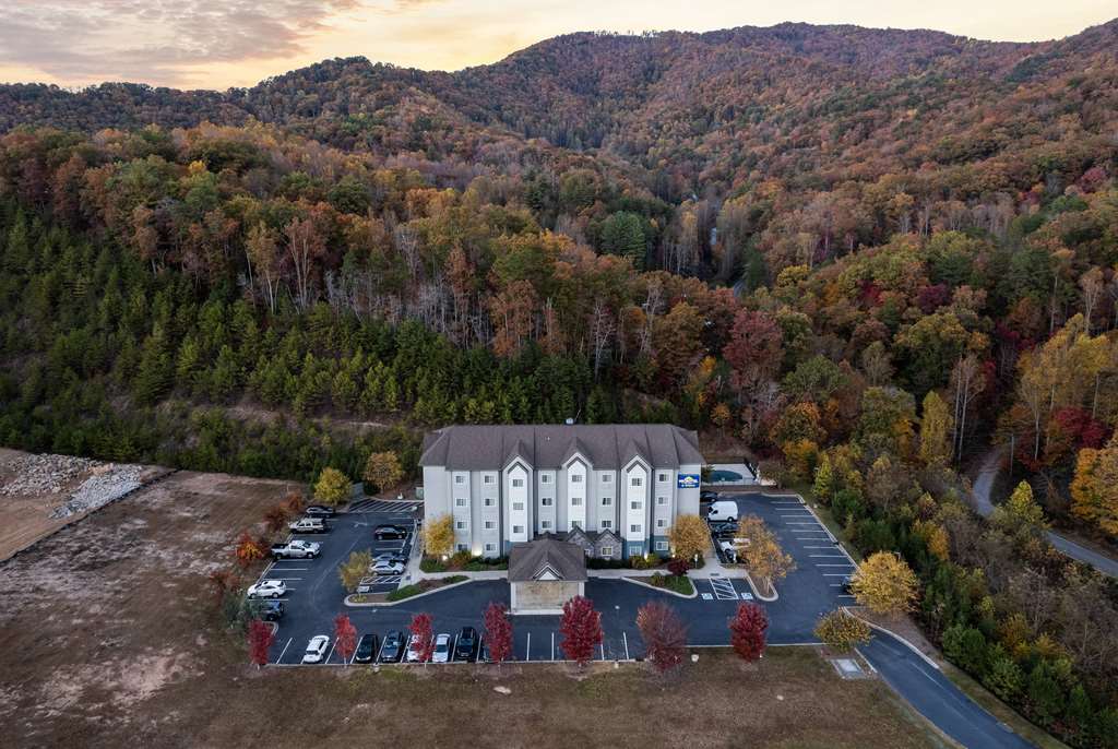 Microtel Inn & Suites By Wyndham Sylva Dillsboro Area - photo 6
