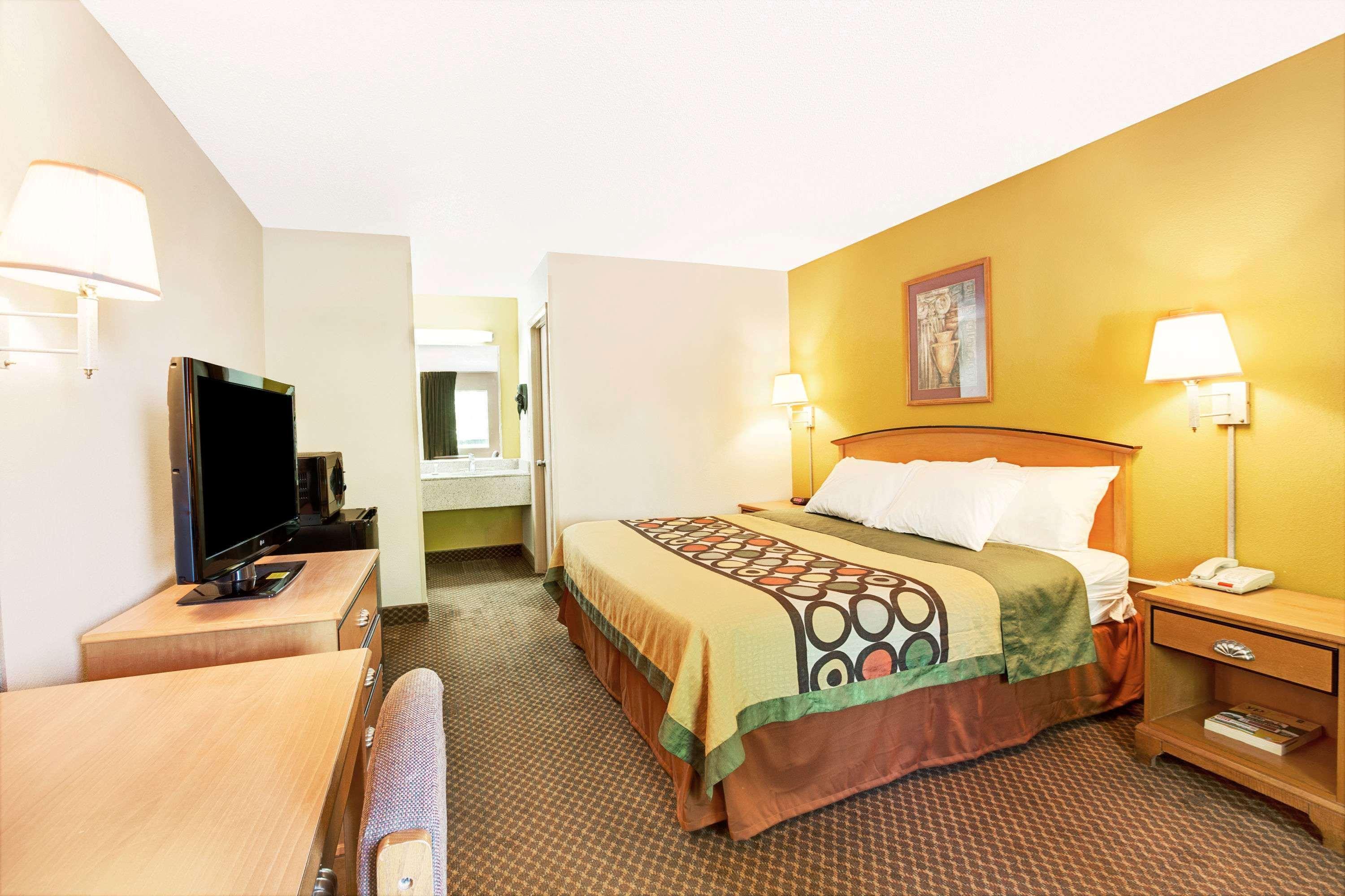 Super 8 by Wyndham Charlotte Downtown Area - photo 8