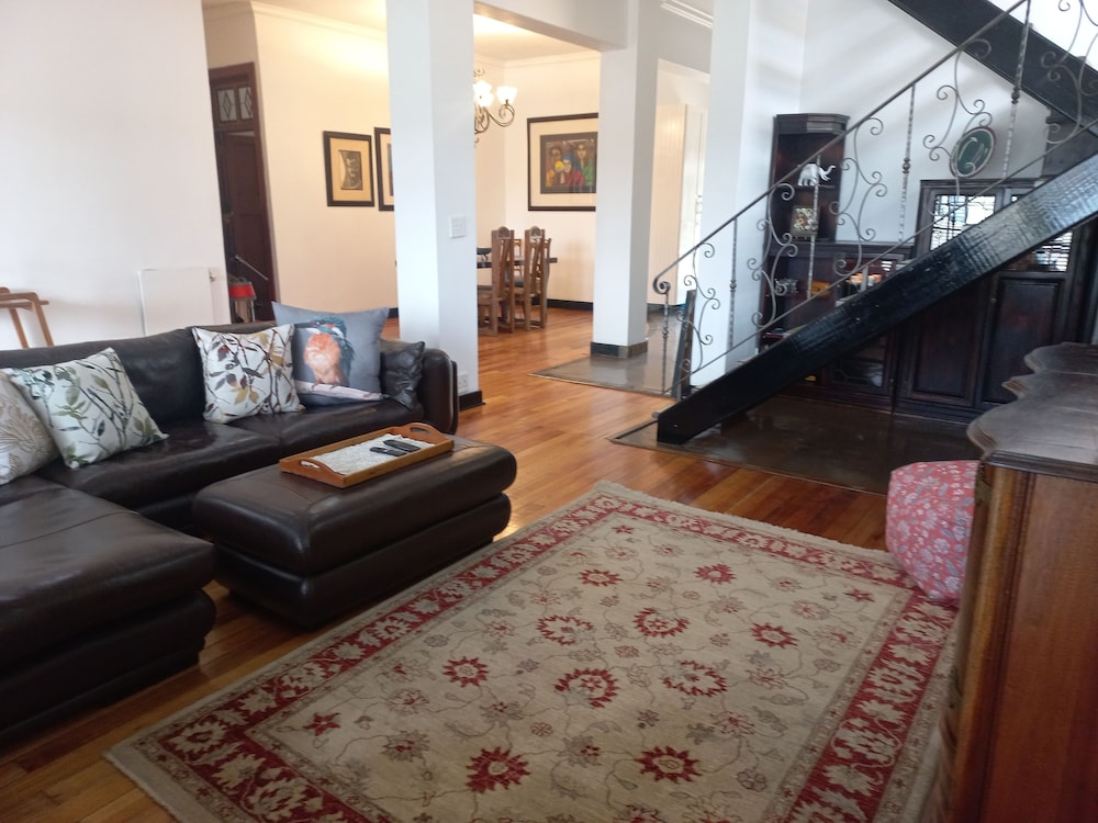 Jakess Place close to Life Bedford Gardens Hospital — 4-Star Luxury Hotel in Johannesburg, South Africa