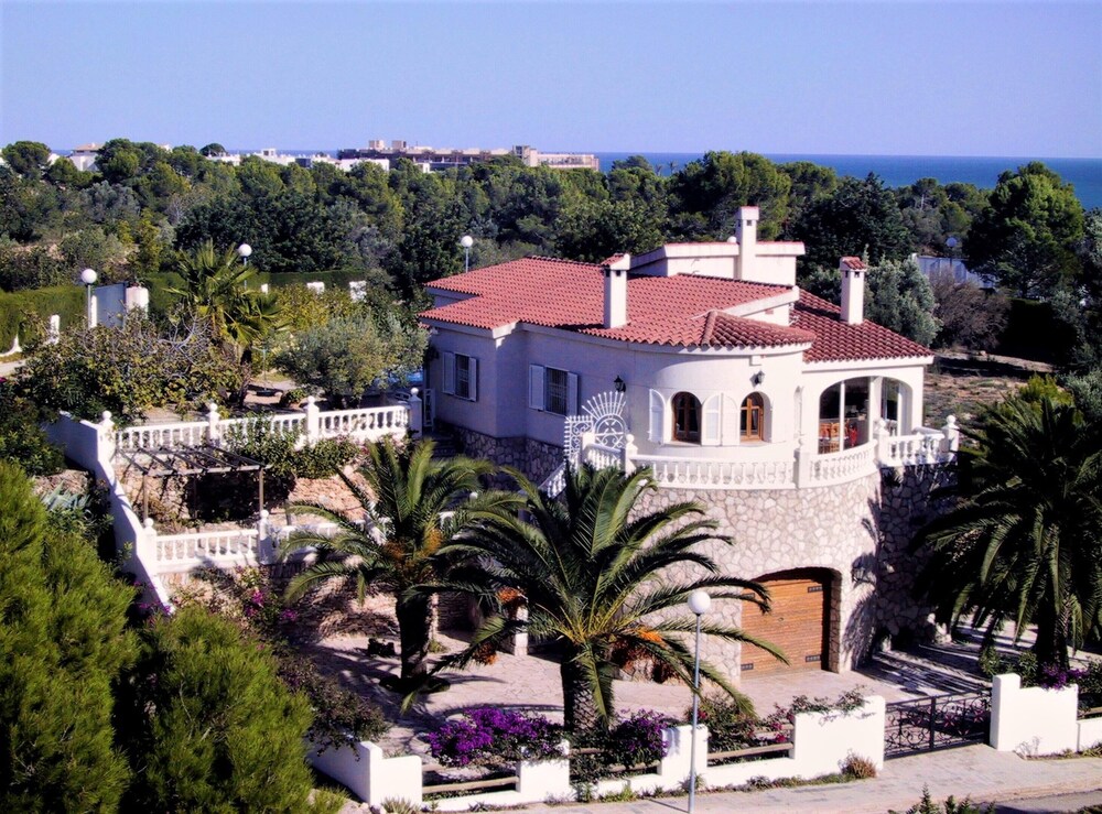 Villa With 3 Bedrooms in Ampolla With Wonderful sea View Private Pool Furnished Garden — 4-Star Luxury Hotel in L'ampolla, Spain