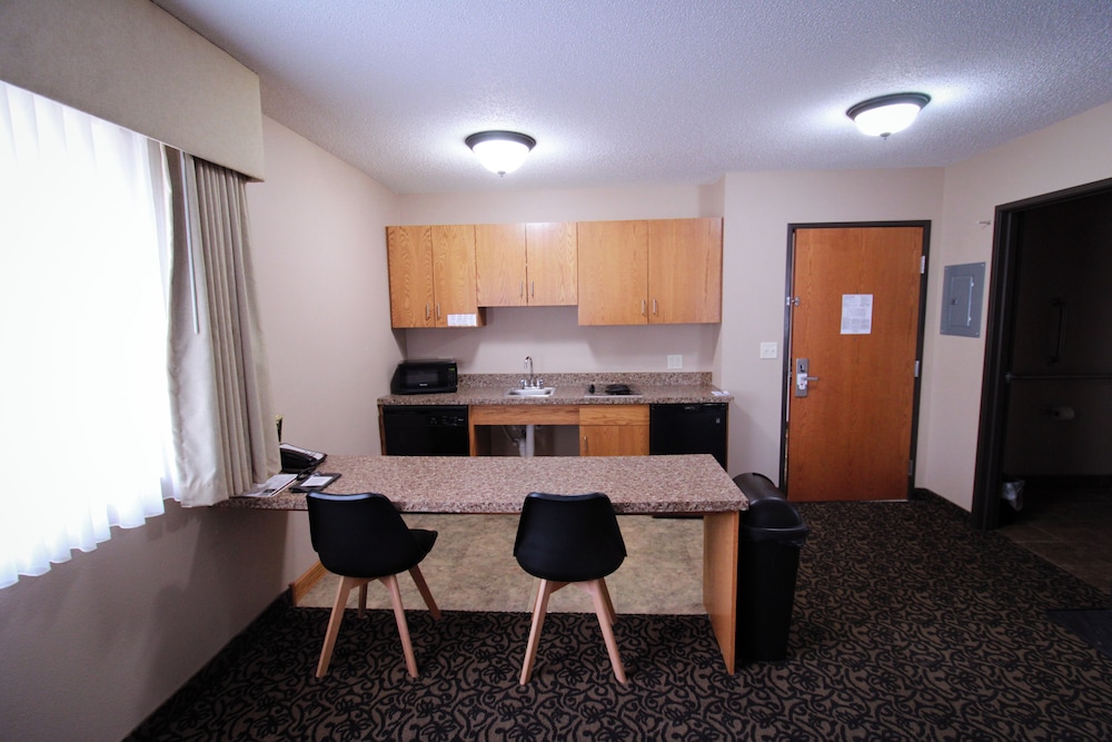 Canby Inn And Suites - photo 13