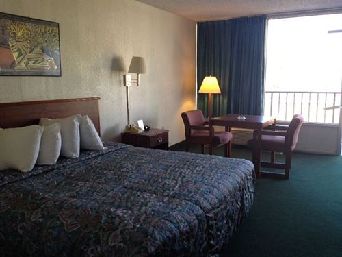Budgetel Inn - photo 4