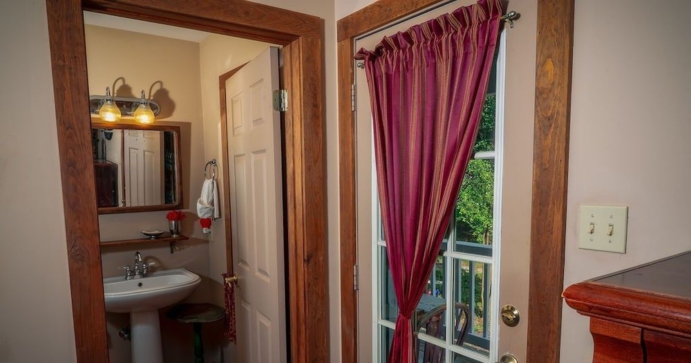 Equinox Inn at Canyon Lake - photo 20