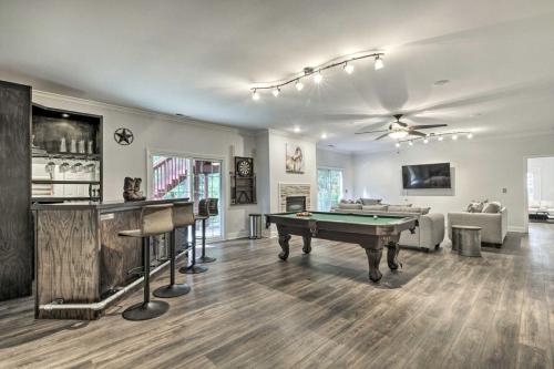 Rustic Escape w Game Room and Modern Amenities — 4-Star Luxury Hotel in Pinehurst, United States