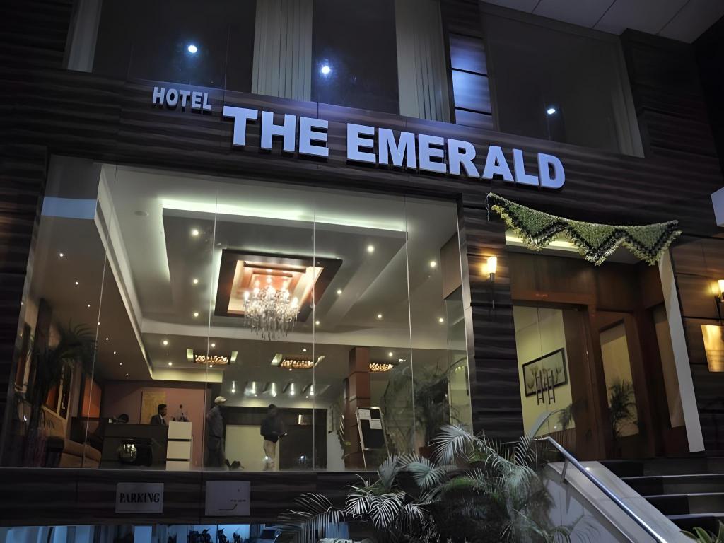 Hotel The Emerald in Bilaspur, India
