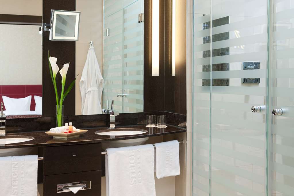 Steigenberger Graf Zeppelin, Stuttgart, Germany - Superior Suite bathroom
