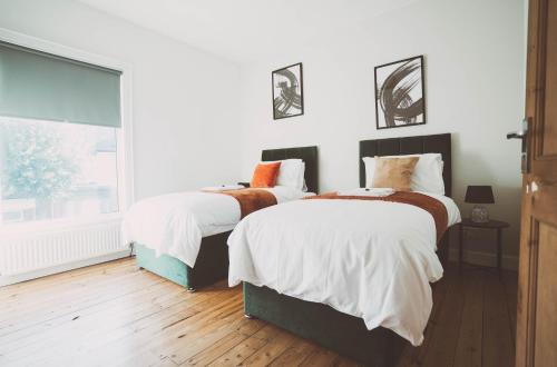 Well Equipped 5 beds 2 bathrooms town House in Coventry City near Amenties CONTRACTOR DIGS 5 Beds — 4-Star Luxury Hotel in Coventry, United Kingdom
