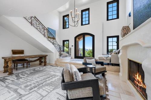 Grand Mediterranean Villa in La Jolla Hillside — 4-Star Luxury Hotel in San Diego, United States