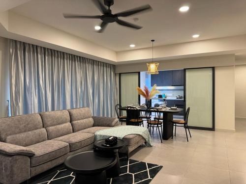 The Atrium at Jalan Ampang by OKBnB Classy 3Bedroom Family Suite nearby KLCC TRX and Pavilion KL — 4-Star Luxury Hotel in Kuala Lumpur, Malaysia