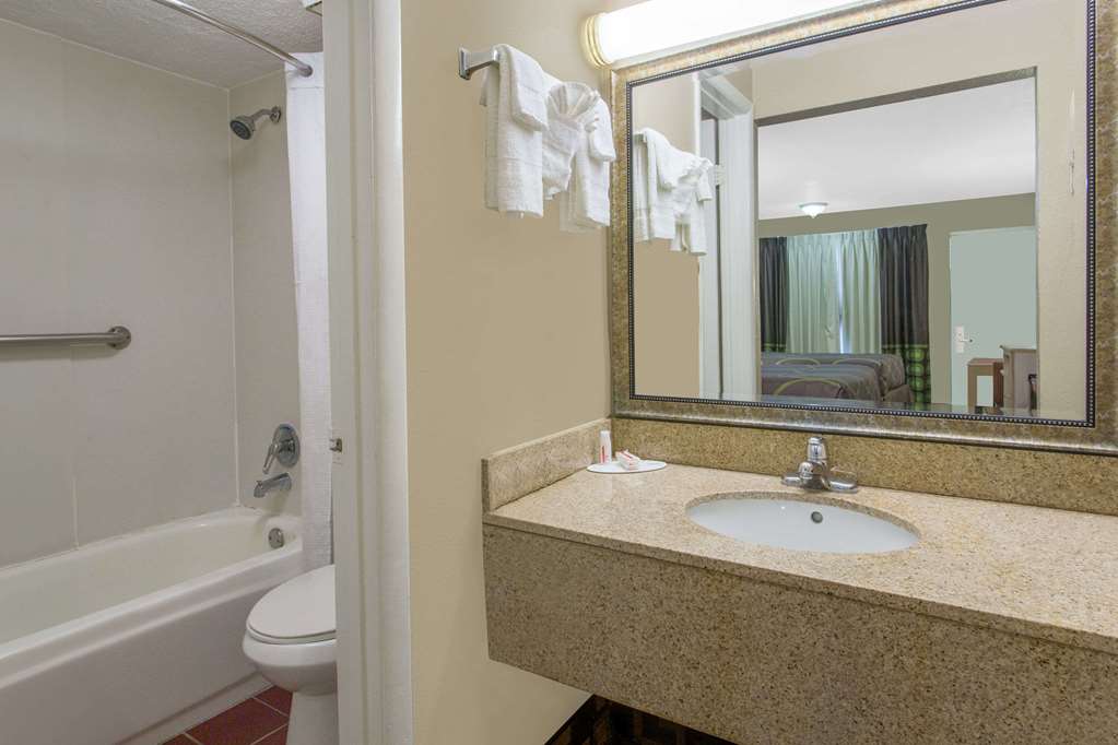 Super 8 by Wyndham Antioch Nashville South East - photo 10