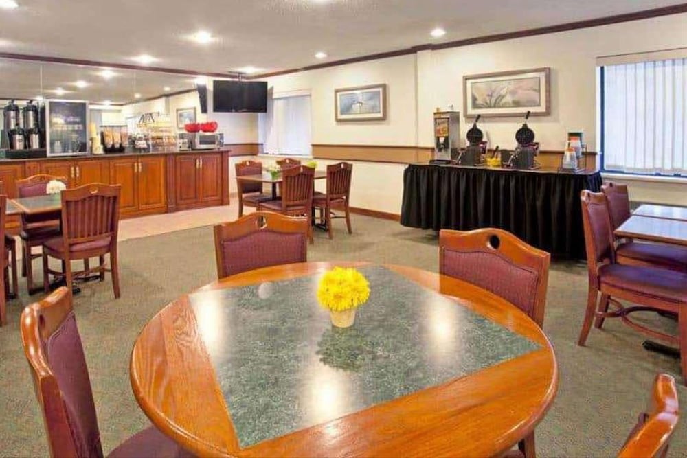 Norwood Inn & Suites by BlissPoint Post Rd Indianapolis - photo 41