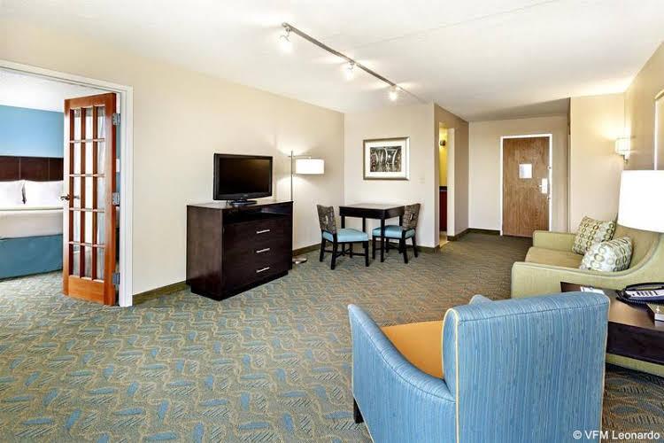 Best Western Plus Charleston Downtown Hotel - photo 9