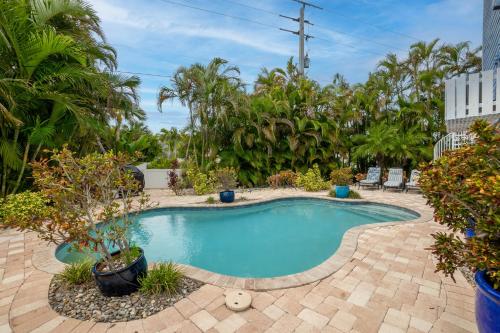 Kai Blue 4 bed and 2 and half bath elevator & private pool - carbon neutral hotel in Holmes Beach