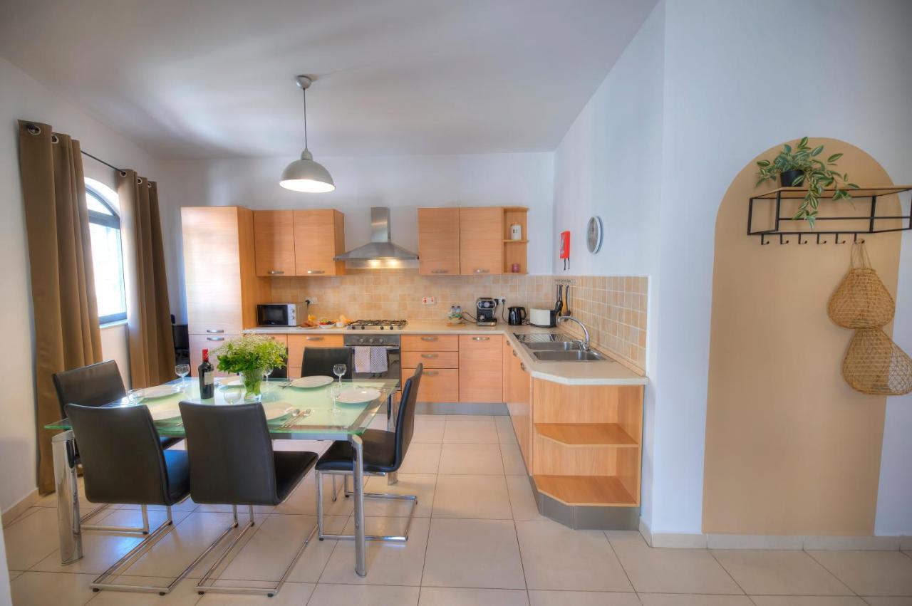 St Julians lovely 3 bedrooms by Homely — 4-Star Luxury Hotel in San Giljan, Malta