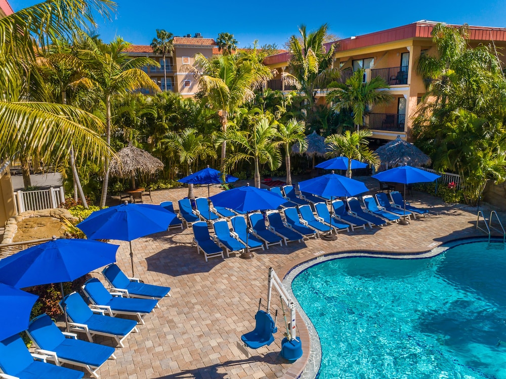 Coconut Cove All Suite Hotel - photo 10