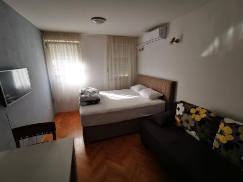 Klimatyczny dom z widokiem na Babią kominek i ogrodzenie — hotel in Makow Podhalanski