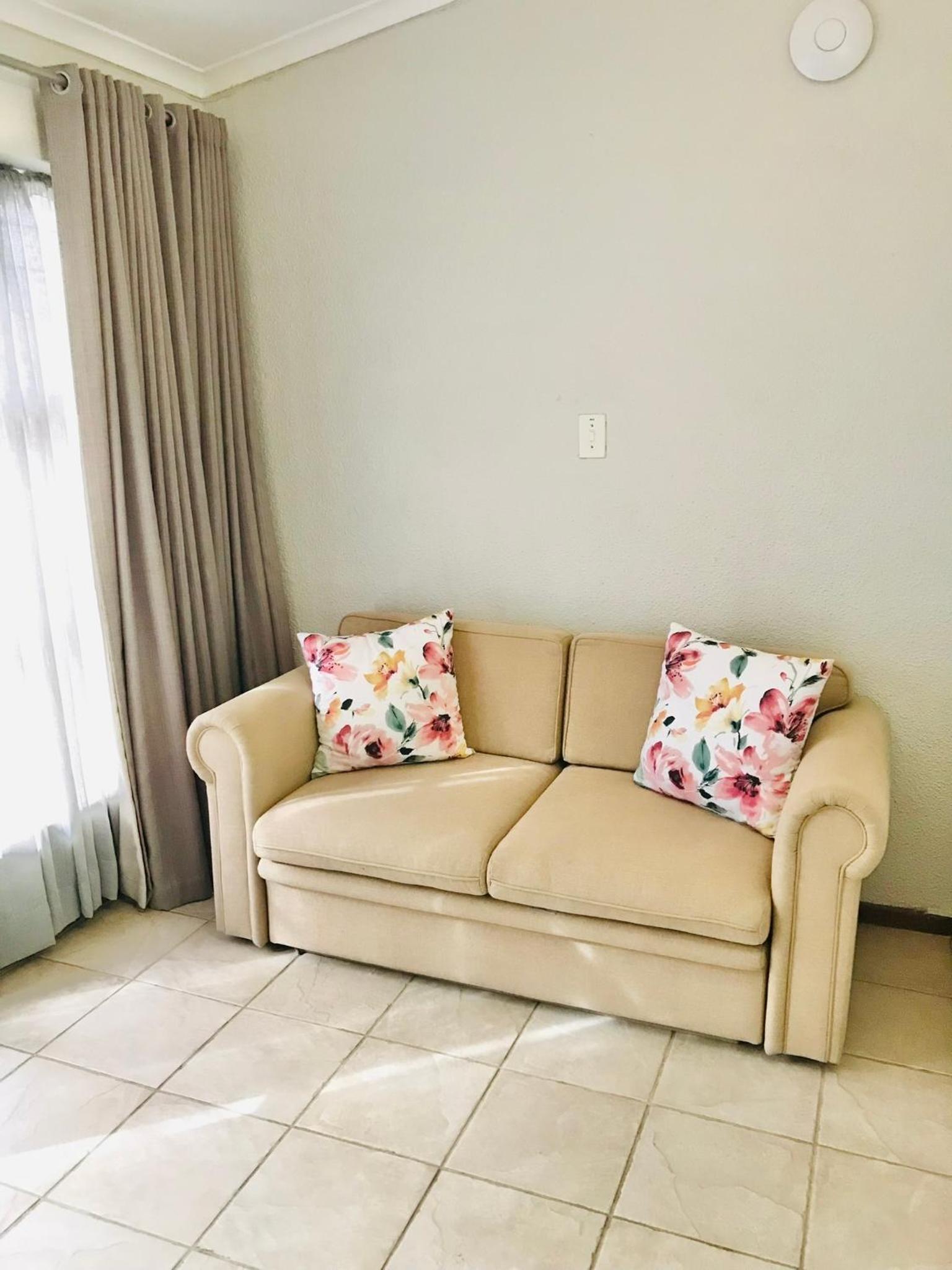 10VDW Self Catering Apartments Newly Renovated
