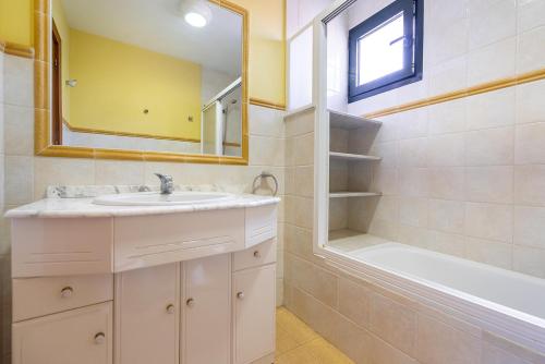 Villa Espectacular — 4-Star Luxury Hotel in Rincon De La Victoria, Spain