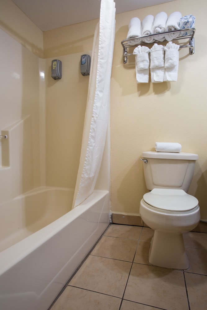 Pinn Road Inn and Suites - photo 22