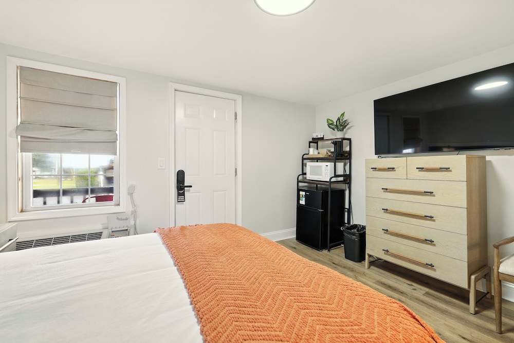Hillside Motel LLC - photo 25