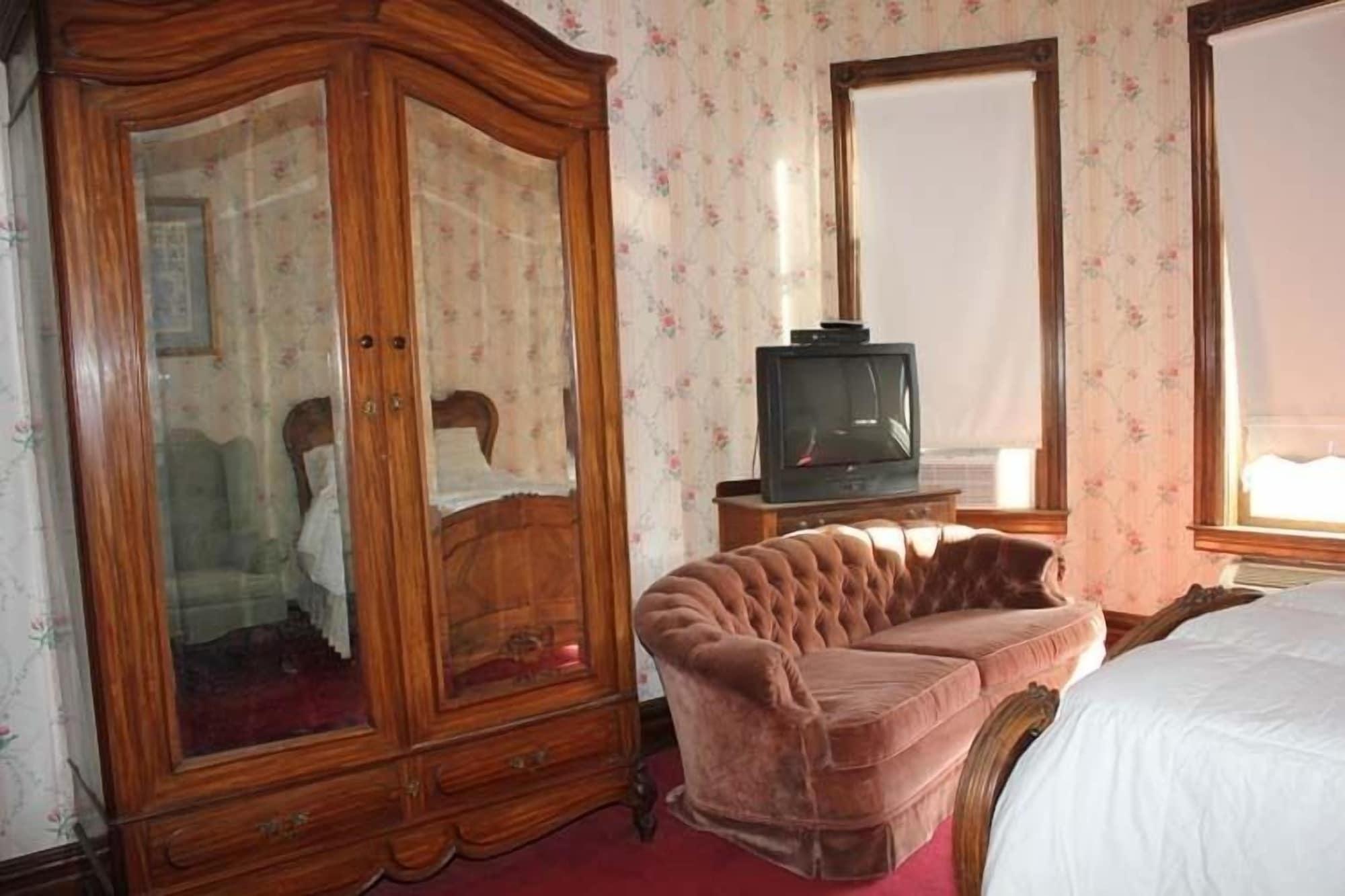 Irwin Street Inn - photo 17