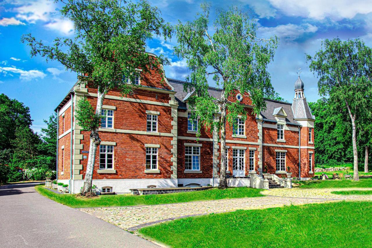 Herrenhaus Brookhusen Nahe Rostock & Ostsee — hotel near Rostock-Laage Airport