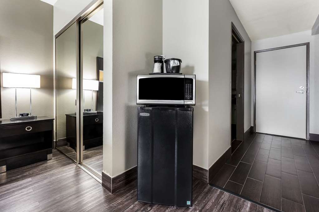 La Quinta Inn & Suites by Wyndham San Diego Mission Bay - photo 17