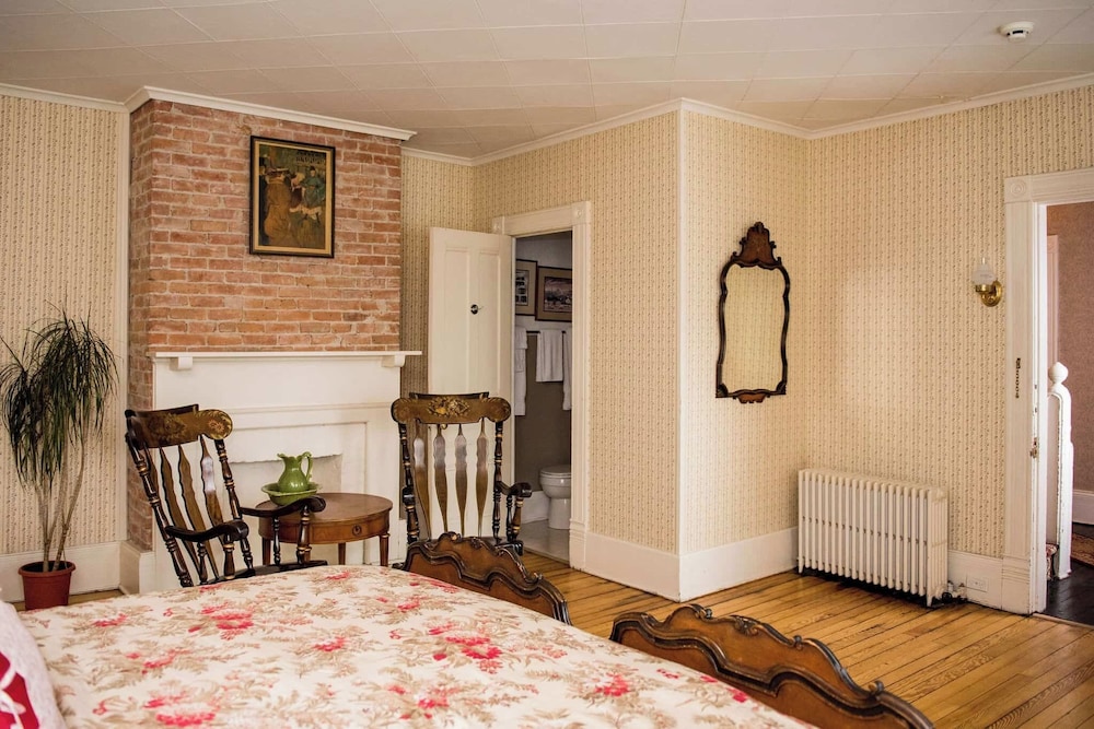 Springside Inn - photo 5