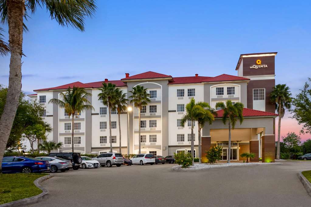 La Quinta Inn & Suites by Wyndham Ft. Pierce - featured photo