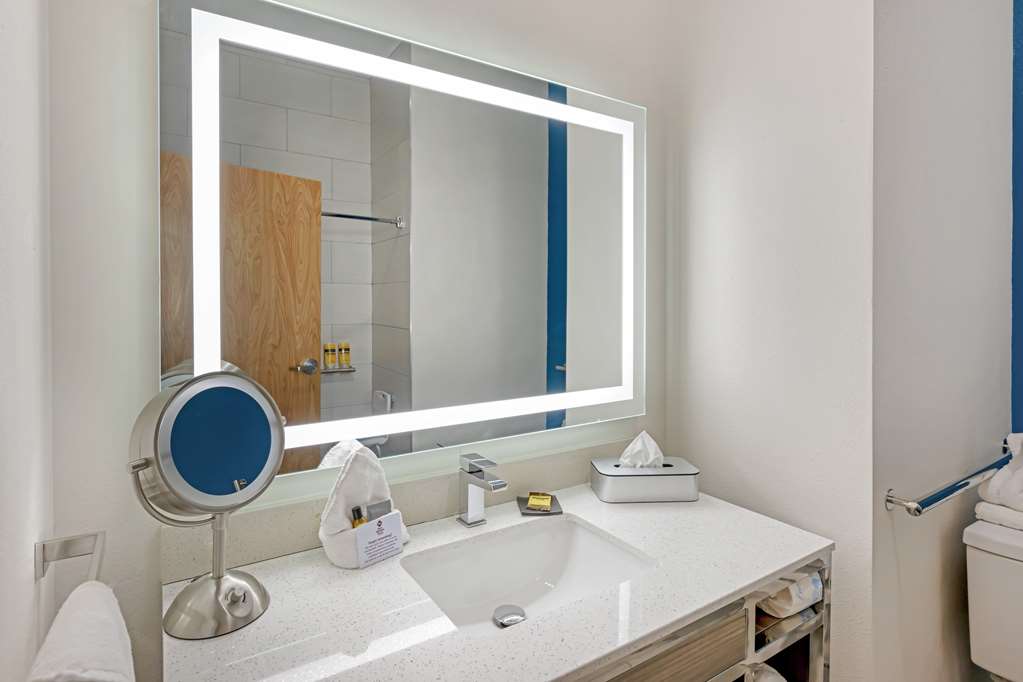 Best Western Plus Executive Residency Carlsbad Hotel - photo 17