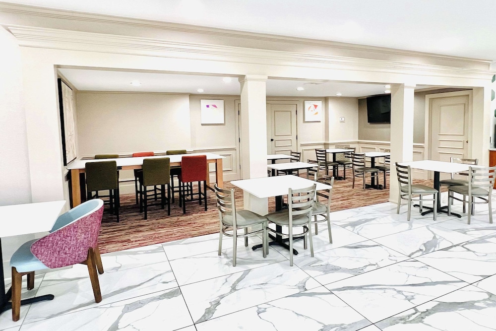 Quality Inn & Suites McDonough South I 75 - photo 20