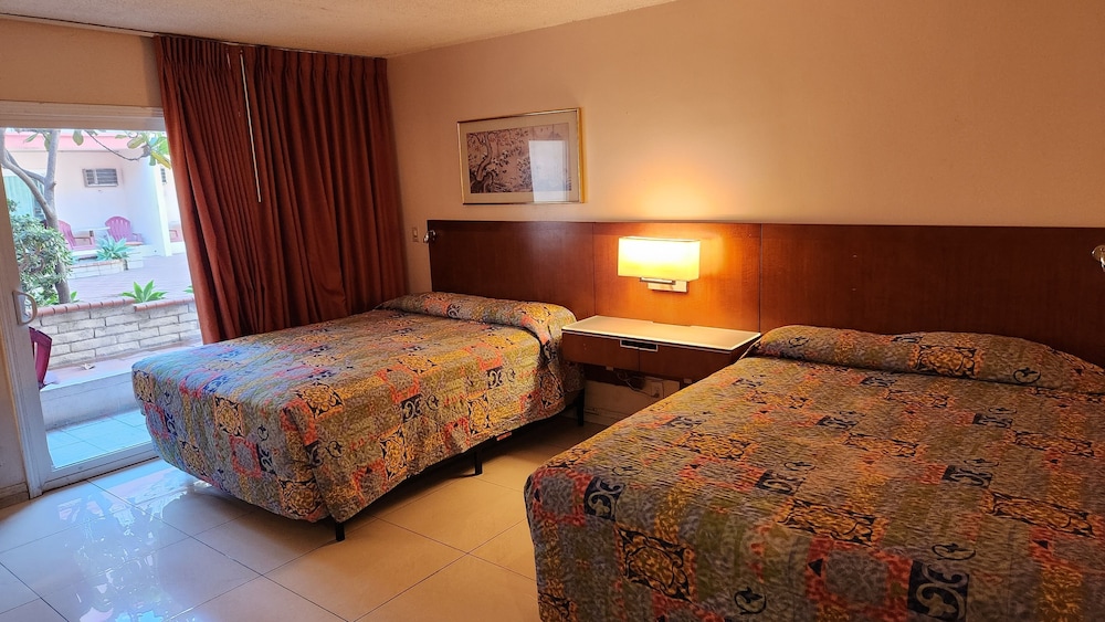 Royal Century Hotel - photo 3