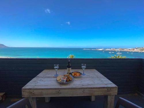 Lock up & go apt w great views in Simons Town