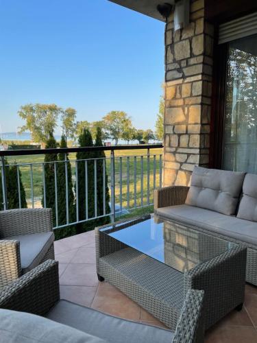 D S Apartman Stella — 4-Star Luxury Hotel in Zamardi, Hungary