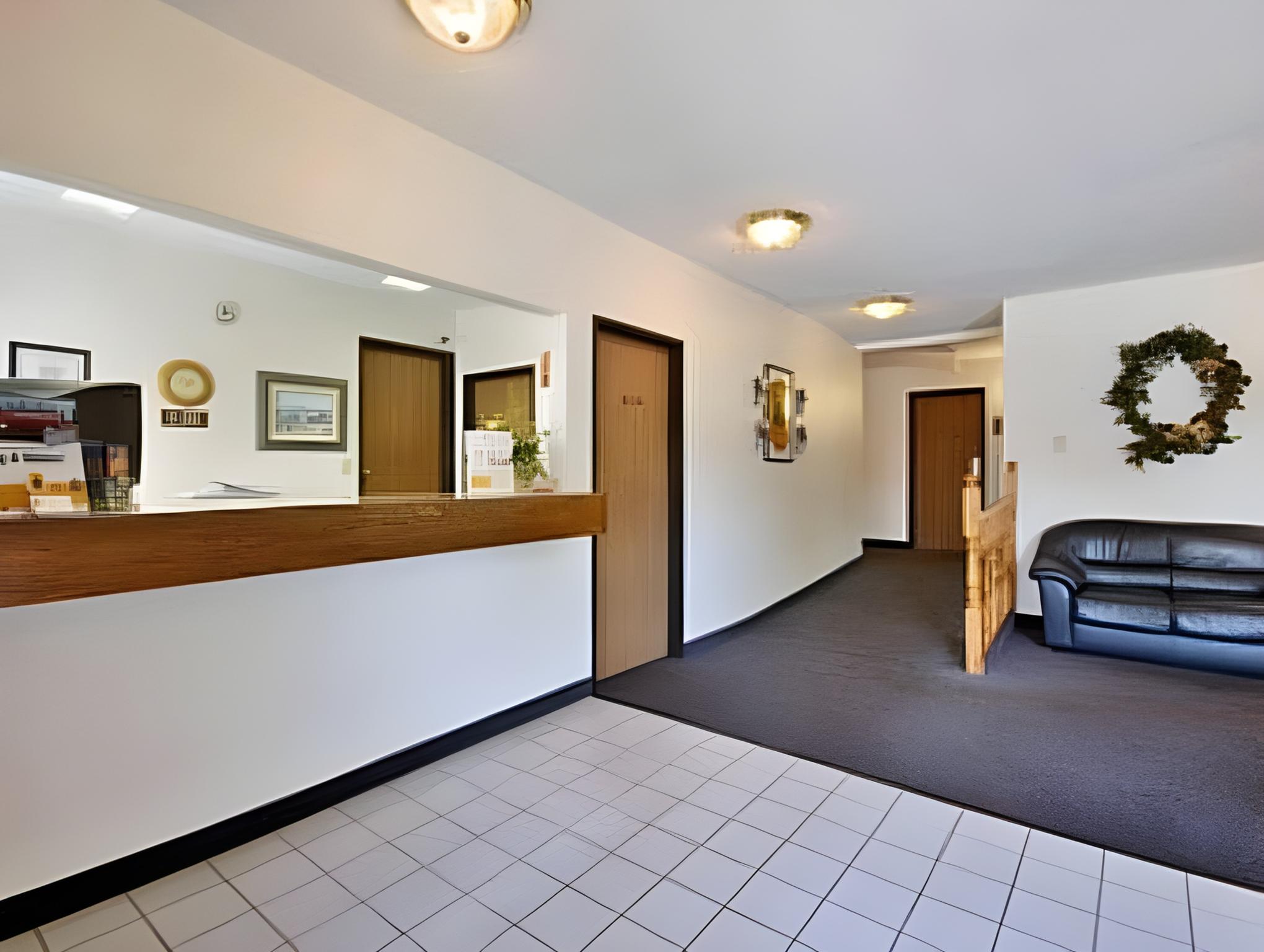 Boarders Inn & Suites by Cobblestone Hotels Waterloo Cedar Falls - photo 15