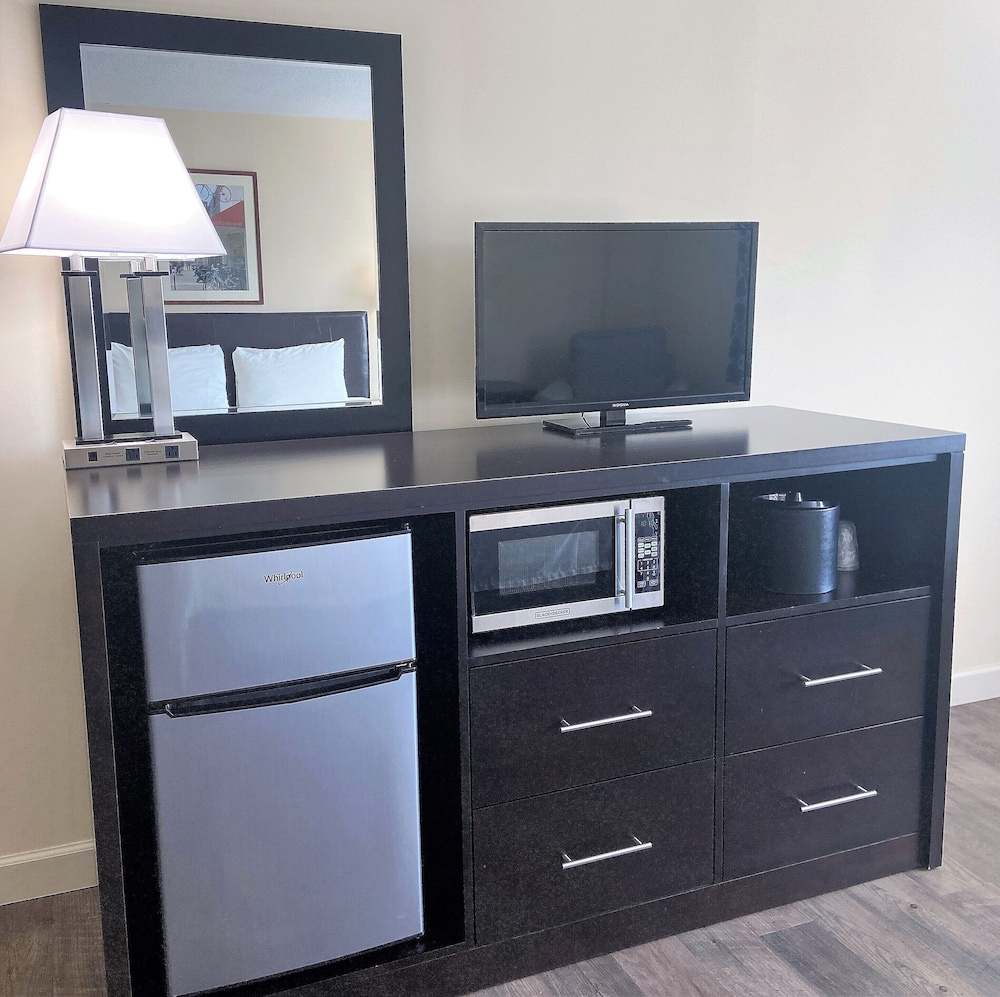 University Inn Durham next to Duke University Medical Center - photo 5