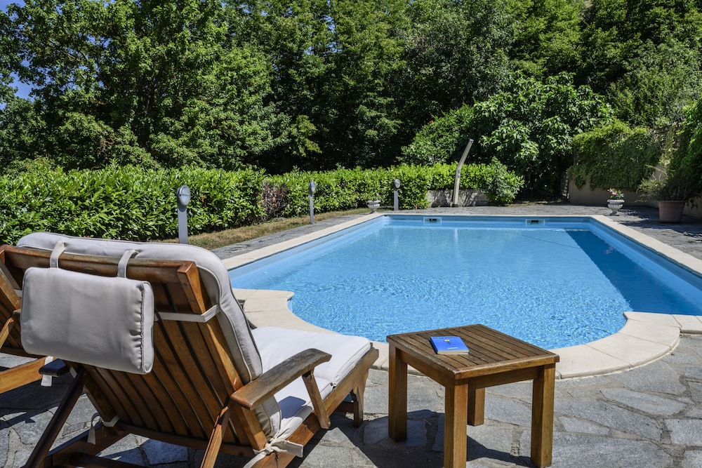 Tenuta Pian D'Attesio — 4-Star Luxury Hotel in Castelletto Uzzone, Italy