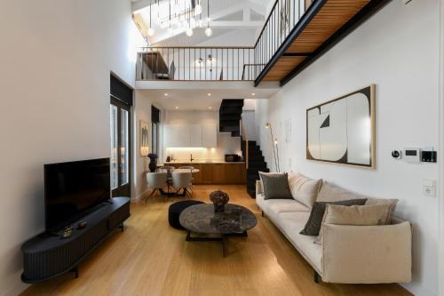 Boutique Archaeological Museum Suites — 4-Star Luxury Hotel in Athens, Greece
