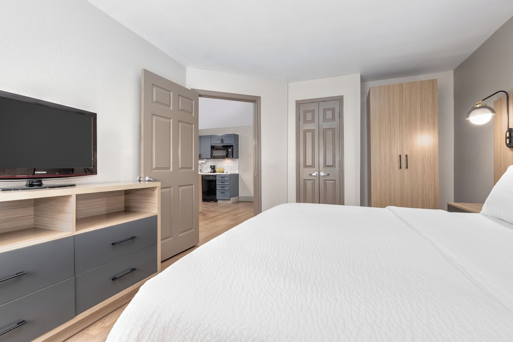Candlewood Suites Houston by IHG - photo 11