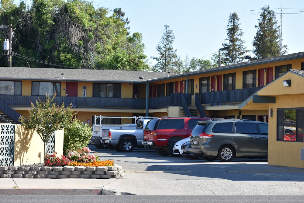 Apex Inn - photo 26