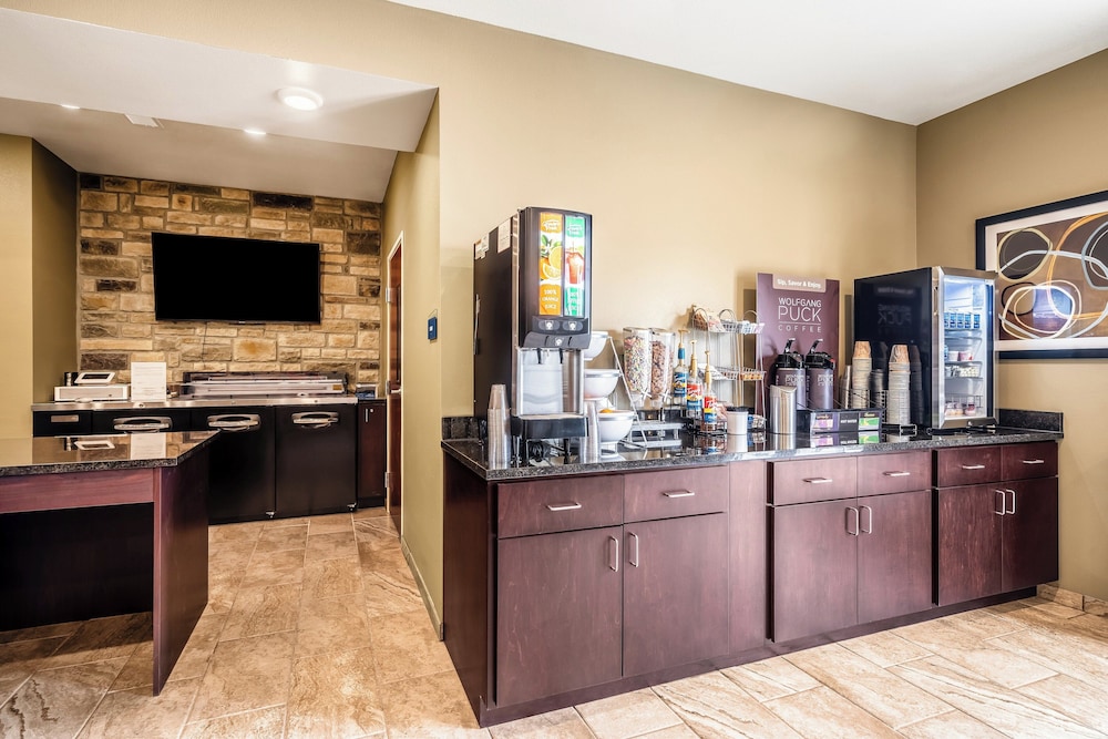 Cobblestone Inn & Suites Kermit - photo 26