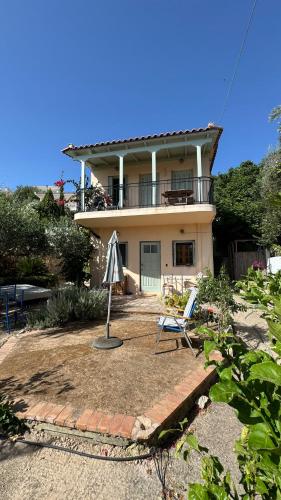 Villa OCHRA schöner Balkon mit Meerblick — 4-Star Luxury Hotel in Koroni, Greece