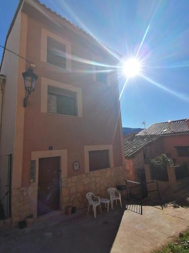 El Castillejo de Camarena de la Sierra - carbon neutral hotel in Camarena De La Sierra