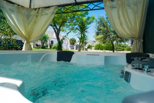 Trulli Donna Isabella — 4-Star Luxury Hotel in Locorotondo, Italy