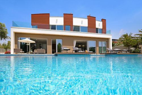 Royal Oasis Villa