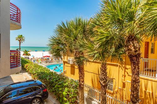 104 Crimson Condos — 4-Star Luxury Hotel in Saint Pete Beach, United States