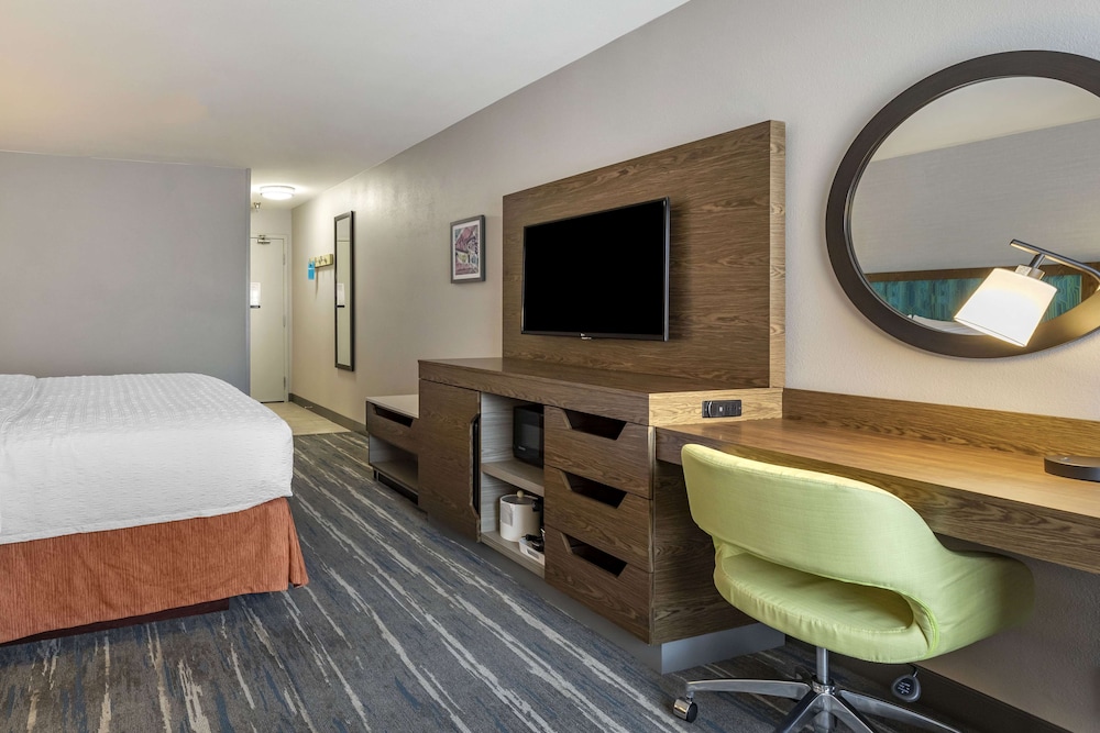Hampton Inn Ft Collins - photo 14