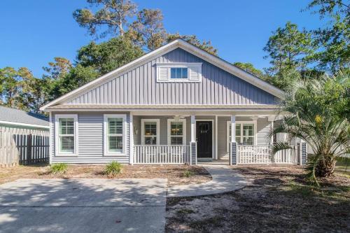 Time 2 Relax in Oak Island, United States